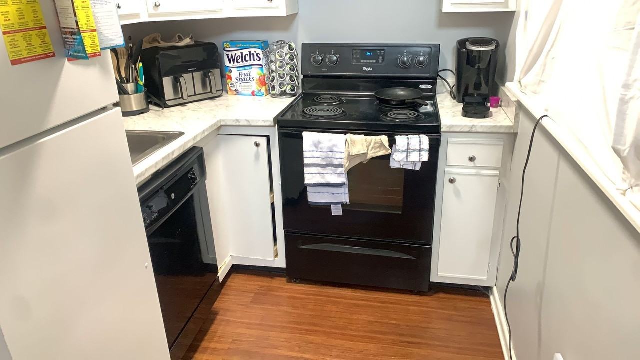 1456 Bradley Dr - Photo 2 of 20