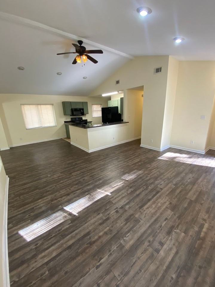 2202 Mission Rd - Photo 2 of 21