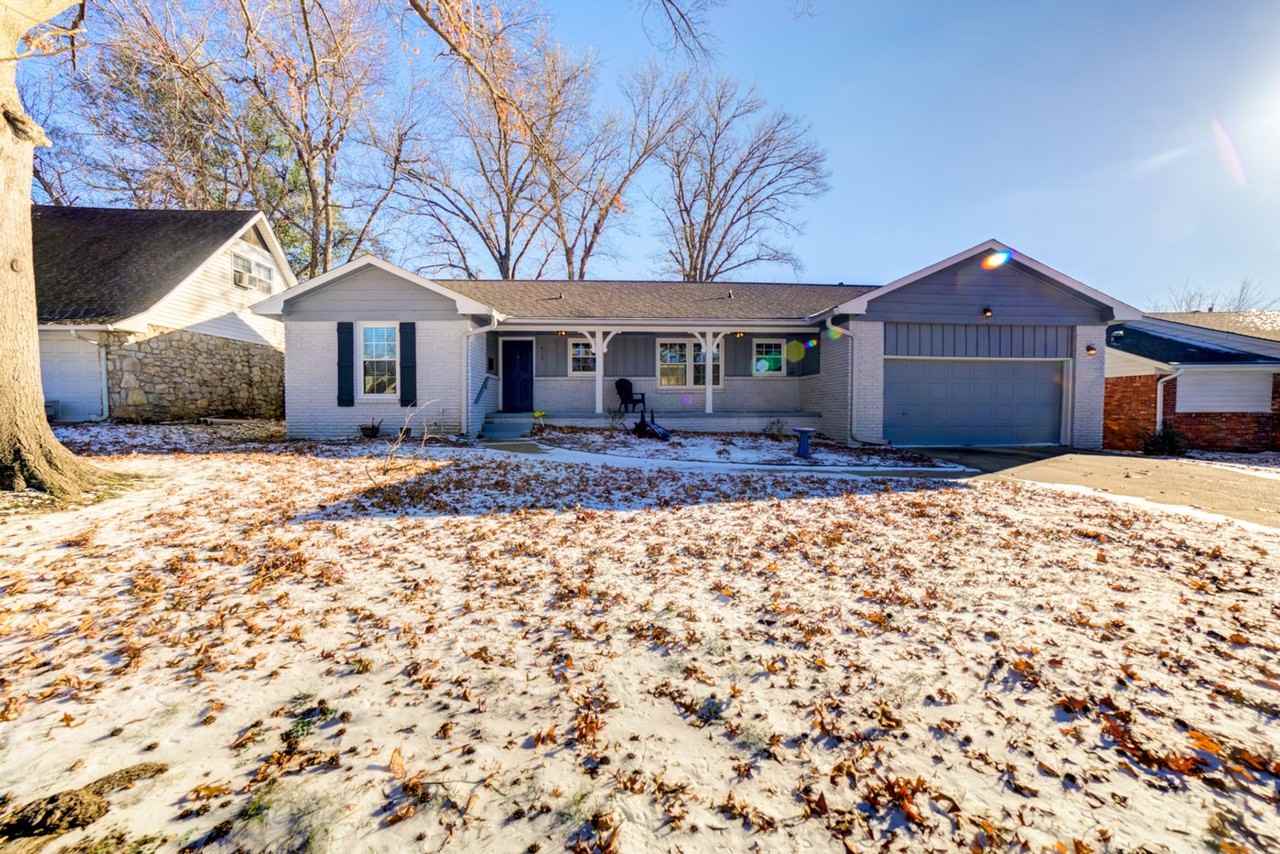 4130 E 49th St - Photo 2 of 33