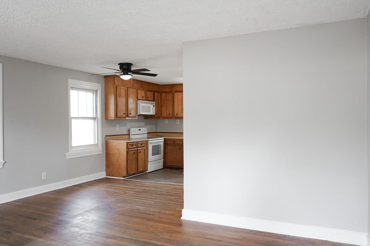 803 Young St - Photo 3 of 16