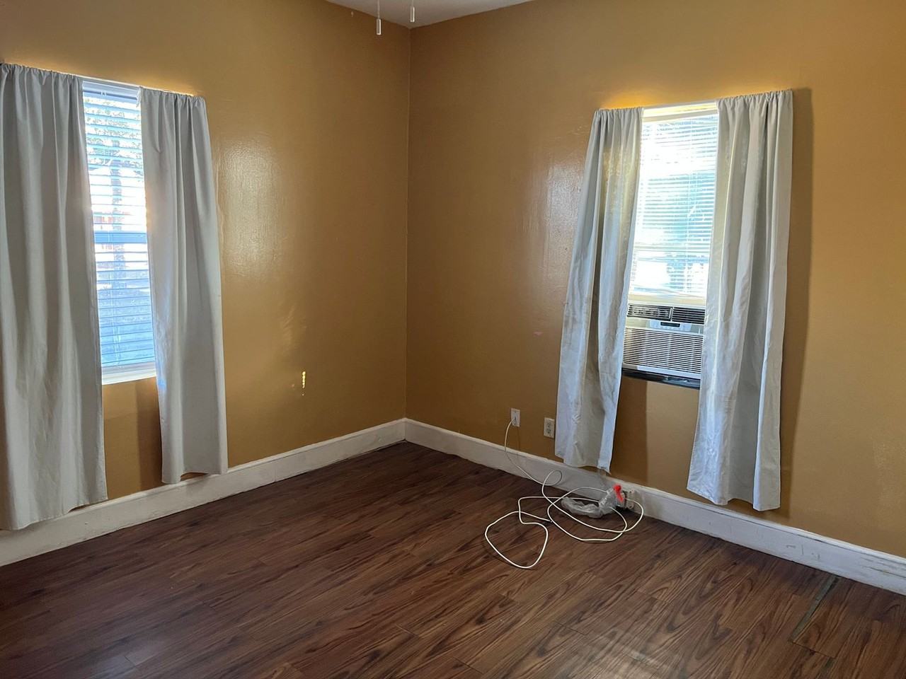 2011 Albany St - Photo 2 of 15