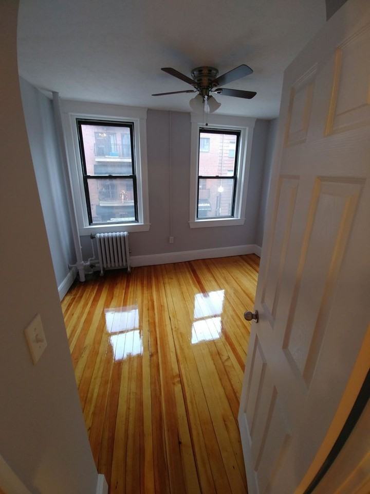 224 Hanover Street - Photo 5 of 17
