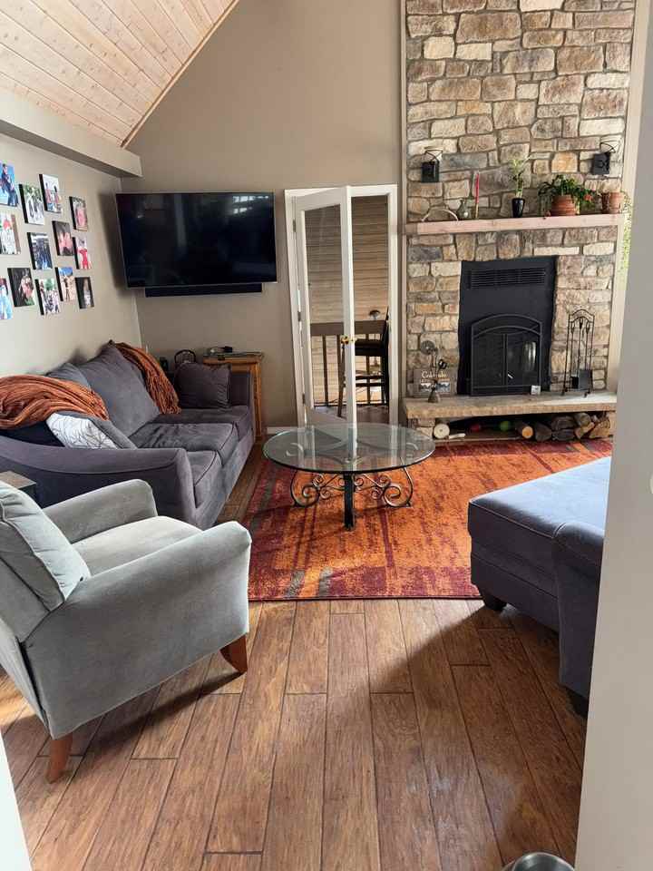 1256 Forest Hills Dr #NA - Photo 5 of 33