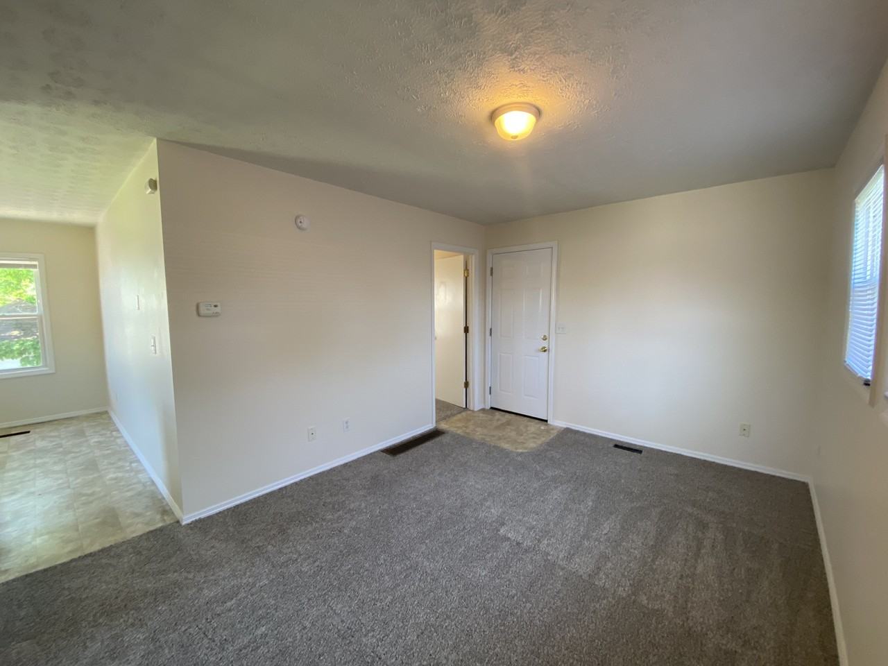 744 Lee St - Photo 2 of 10