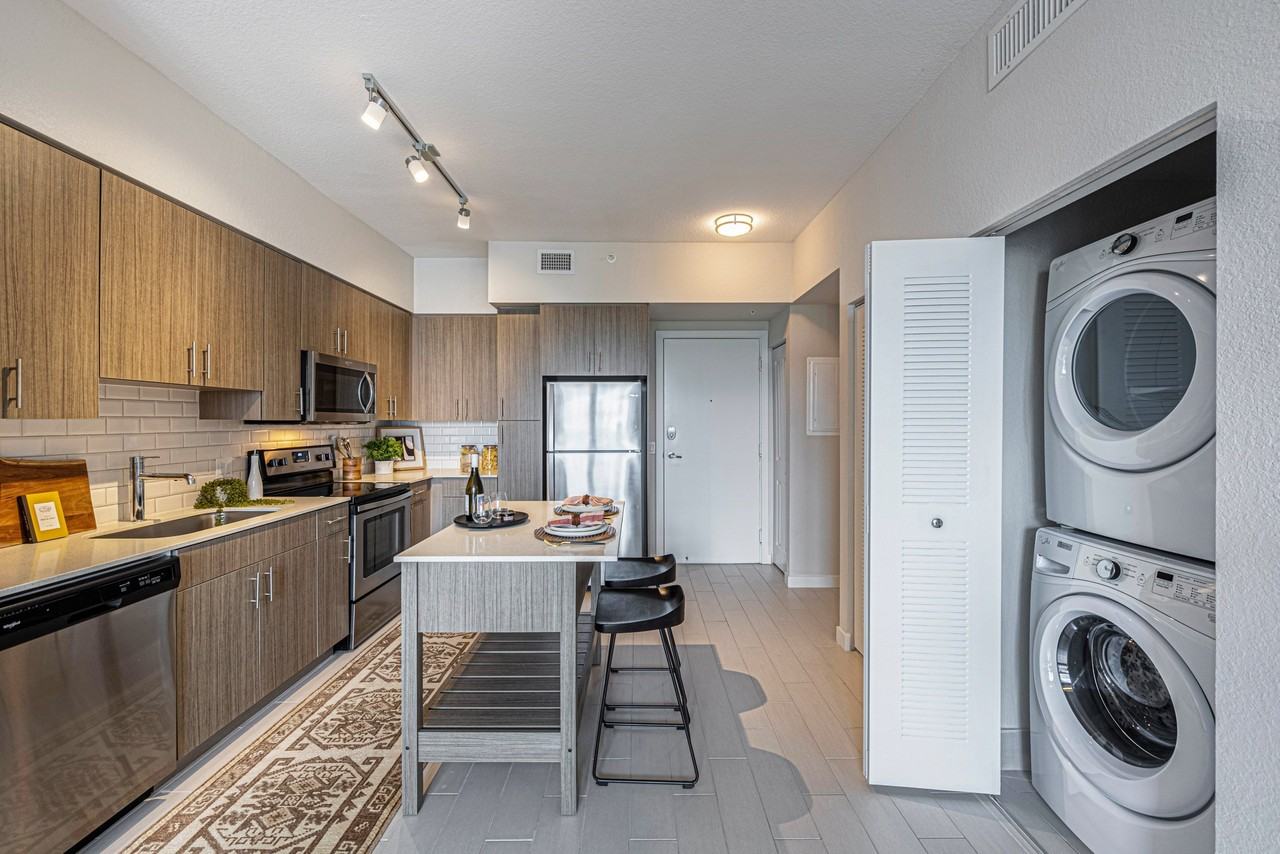 Riverhouse at 11th Apartments - Photo 4 of 81