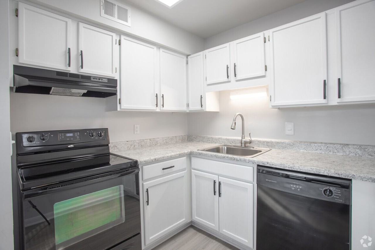 Autumn Lakes Apartments - Photo 7 of 39