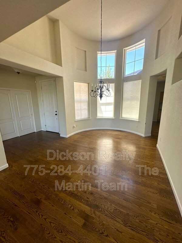 3084 Ten Mile Dr - Photo 2 of 21