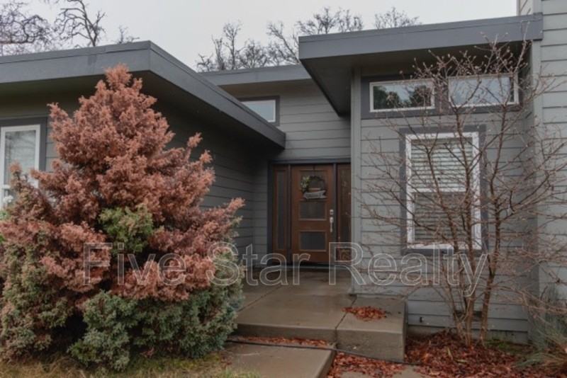 4627 Pat Ln - Photo 2 of 29