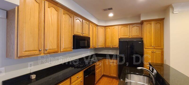 2205 Highbourne Dr - Photo 3 of 39