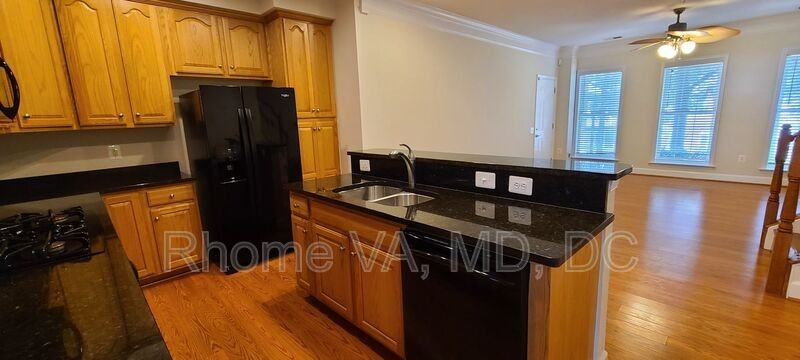 2205 Highbourne Dr - Photo 4 of 39