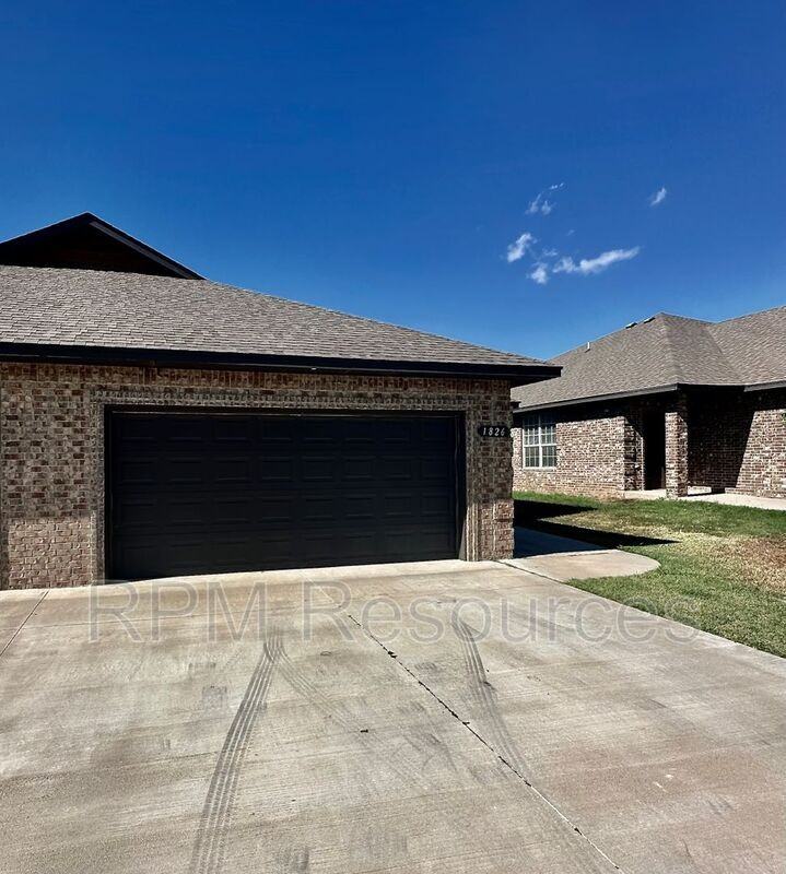 1826 Cypress Ln - Photo 3 of 21