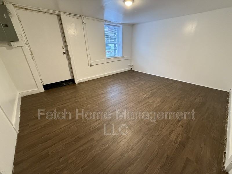 457 Manor St - Photo 2 of 18