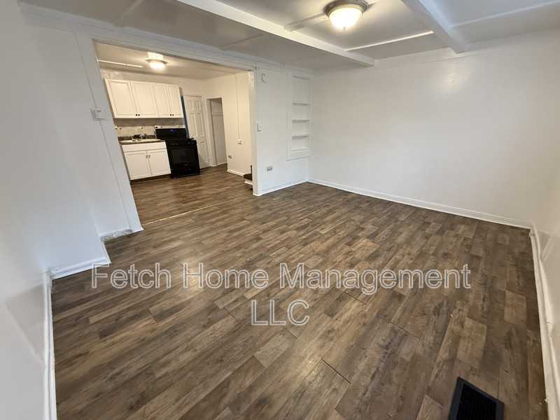 457 Manor St - Photo 4 of 18