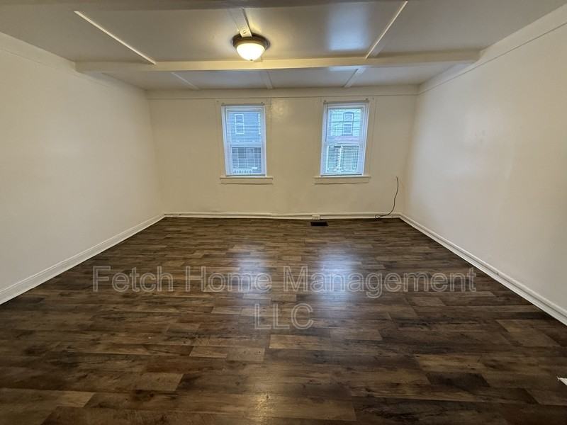 457 Manor St - Photo 5 of 18