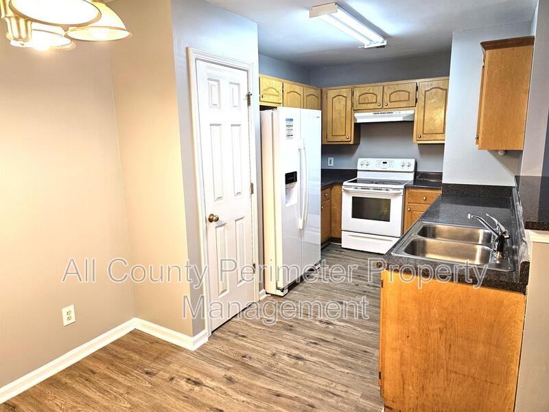 1855 Carrington Dr - Photo 3 of 9