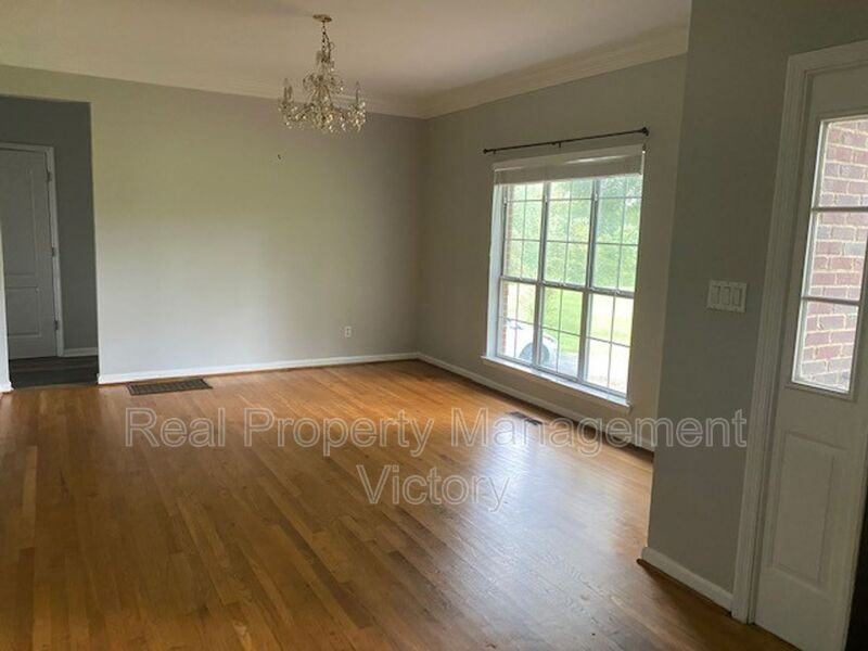 1984 Sun Valley Rd - Photo 3 of 14