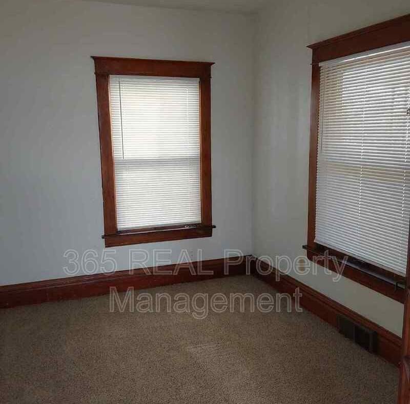 108 Maple Ave - Photo 2 of 10