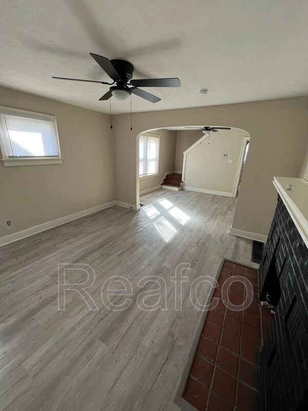 661 S Warren Ave - Photo 3 of 13