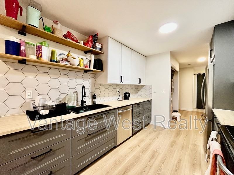 200 Bernard Ave - Photo 2 of 21