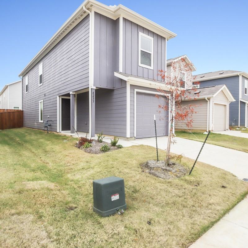 4233 Belmont Dr - Photo 2 of 19