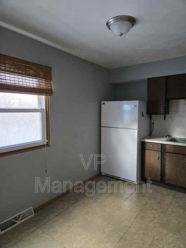 2030 Devils Glen Rd - Photo 3 of 12