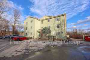 featured image of 843 Mammoth Rd #7