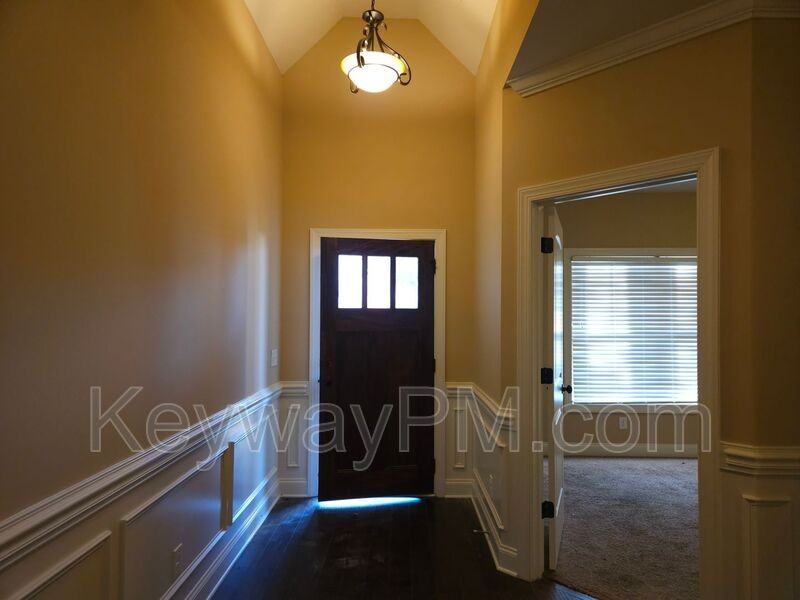 245 Tulip Dr - Photo 3 of 18