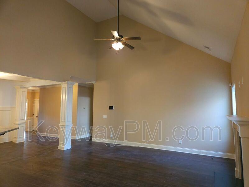 245 Tulip Dr - Photo 4 of 18