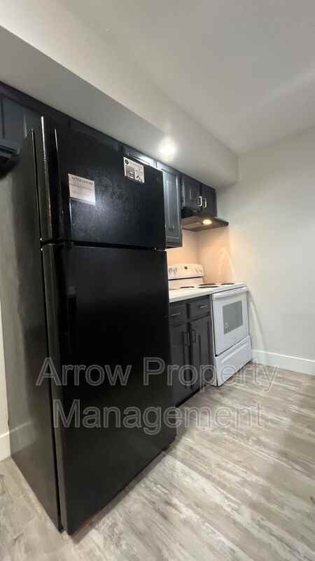 1429 N 34th St #4 - Photo 2 of 10