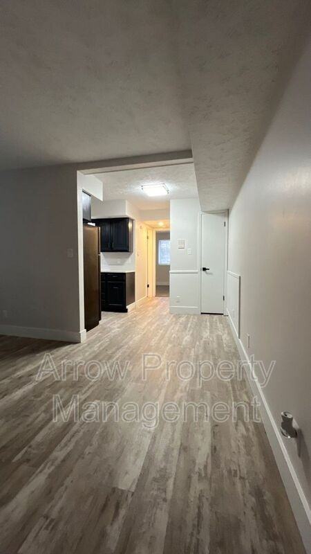 1429 N 34th St #4 - Photo 4 of 10