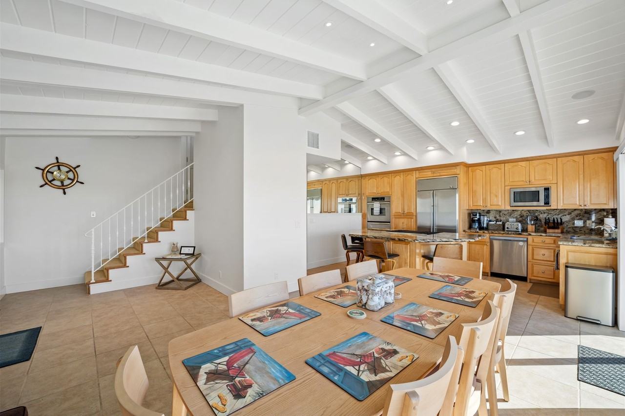 3321 Ocean Dr - Photo 5 of 45