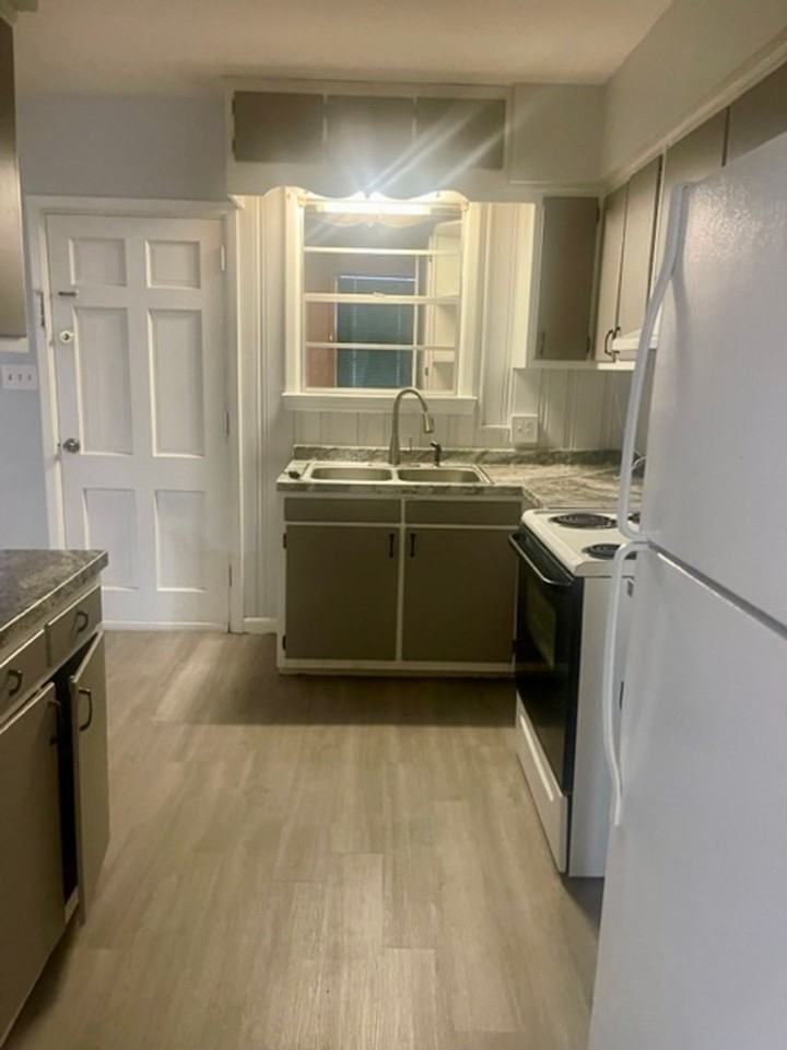 2507 Homewood Dr - Photo 4 of 23