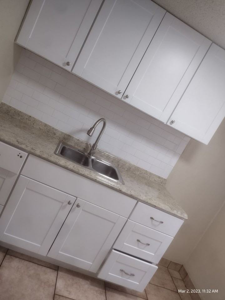 6810 Nw 13th St - Photo 3 of 7