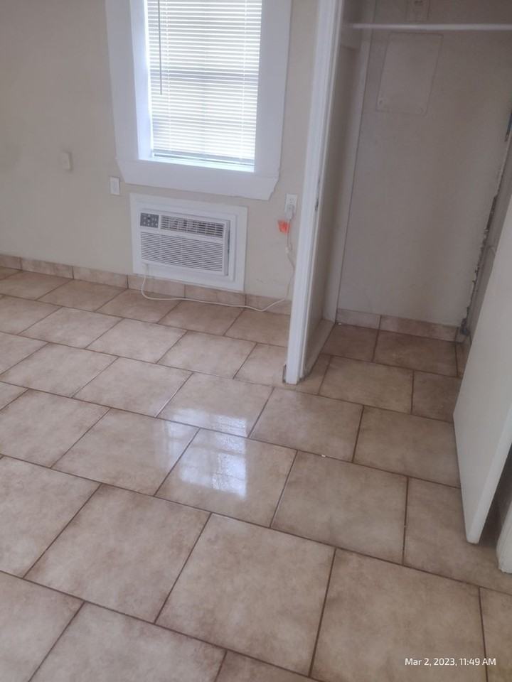 6810 Nw 13th St - Photo 5 of 7