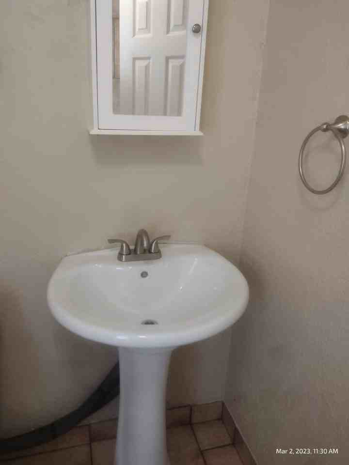 6810 Nw 13th St - Photo 6 of 7