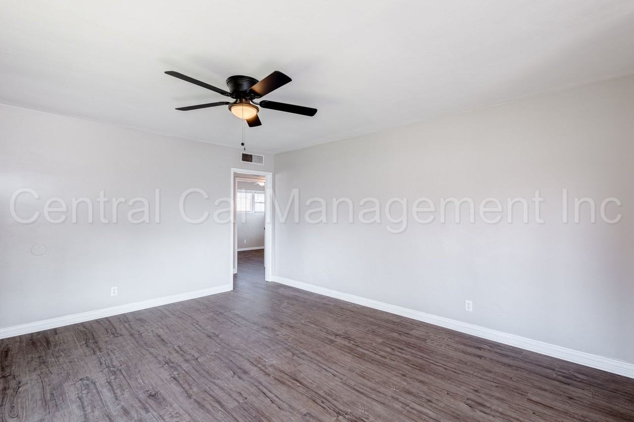 200 Wetherley Dr - Photo 5 of 20