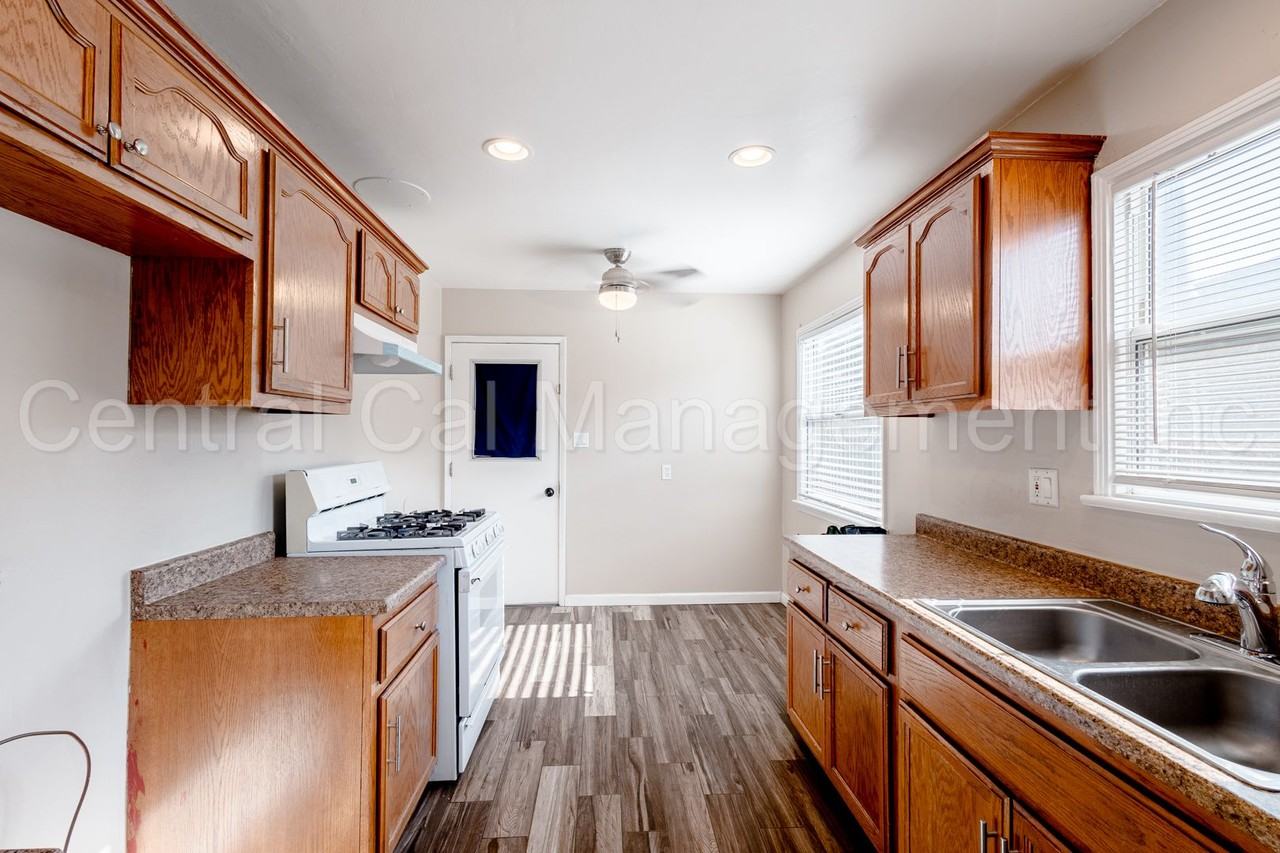 200 Wetherley Dr - Photo 7 of 20