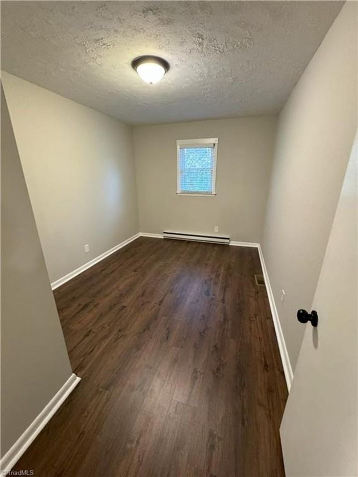 133 Salem Drive - Photo 3 of 8