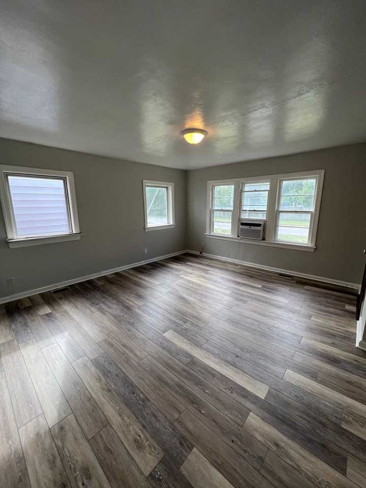 2204 Logan St - Photo 3 of 6