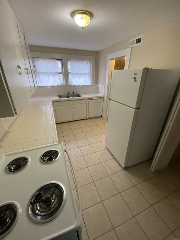 743 Broad St Nw #2 - Photo 7 of 10