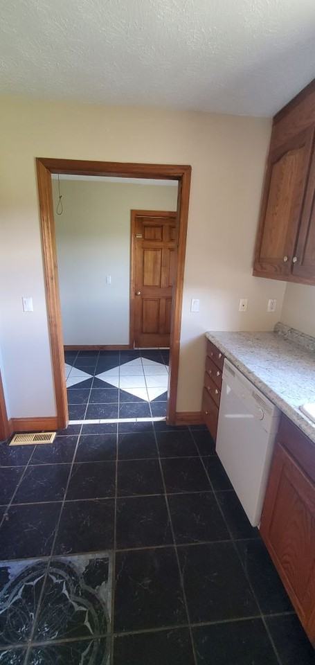 861 Slabtown Rd - Photo 7 of 28