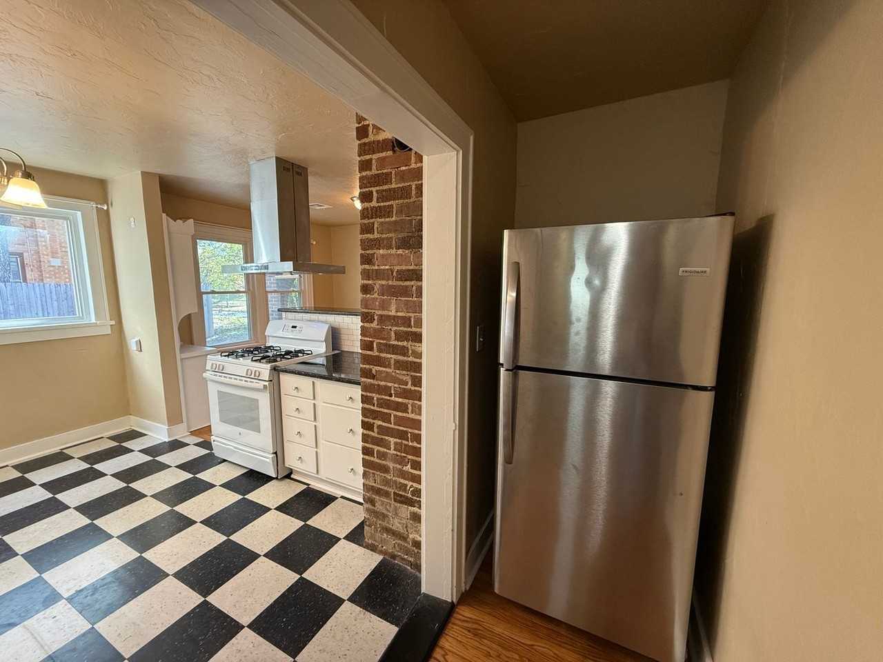 2725 Nw 12th St - Photo 2 of 22