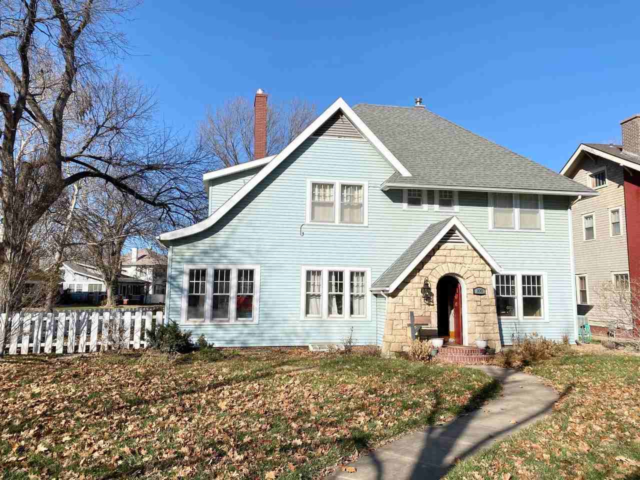 100 Crescent Blvd - Photo 2 of 5