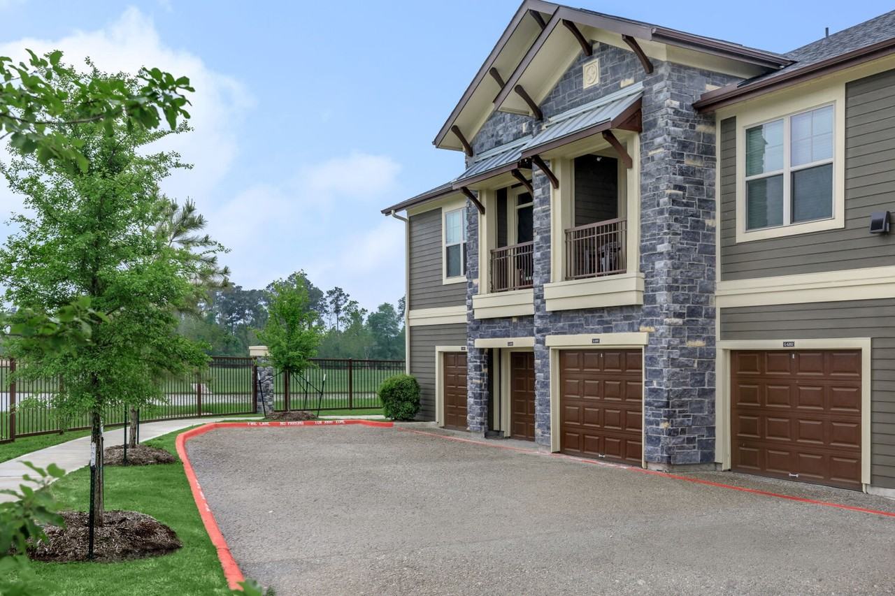 Park at Tour 18 - Photo 2 of 43