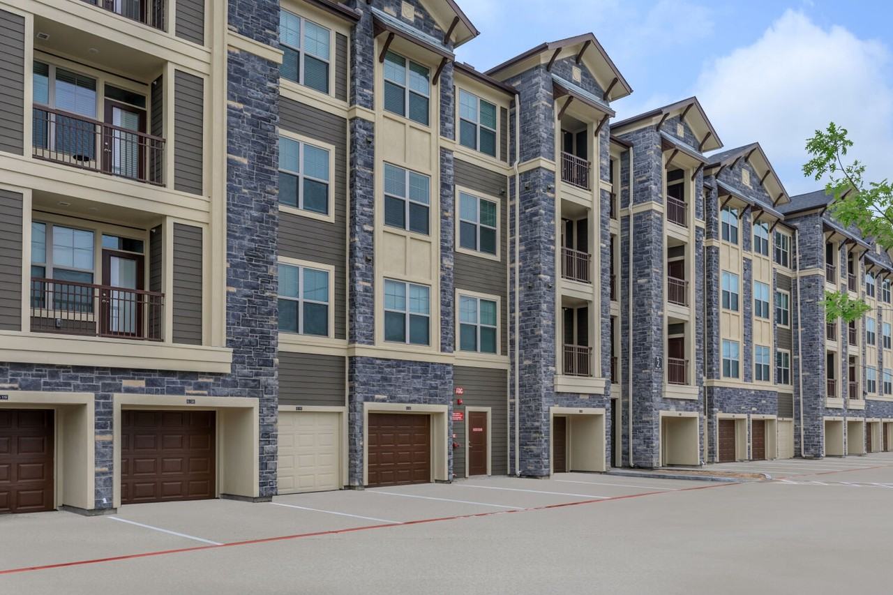 Park at Tour 18 - Photo 3 of 43