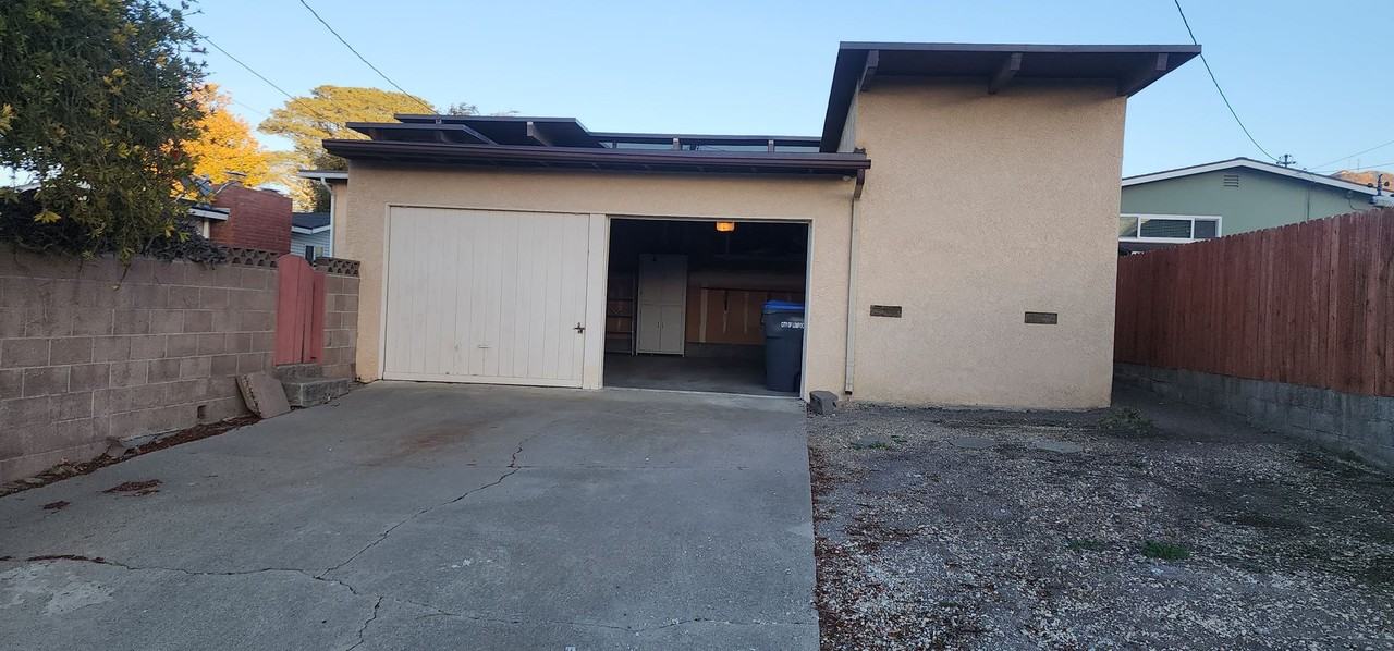 423 S D St - Photo 4 of 46