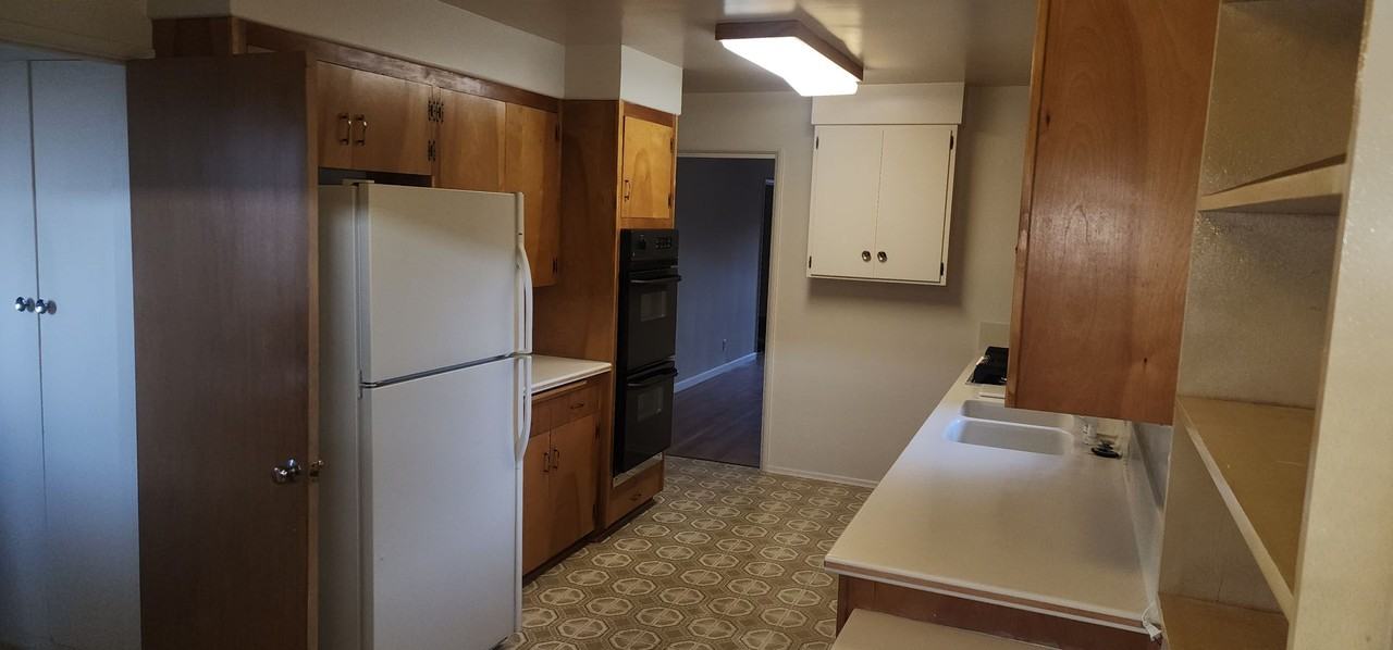 423 S D St - Photo 5 of 46