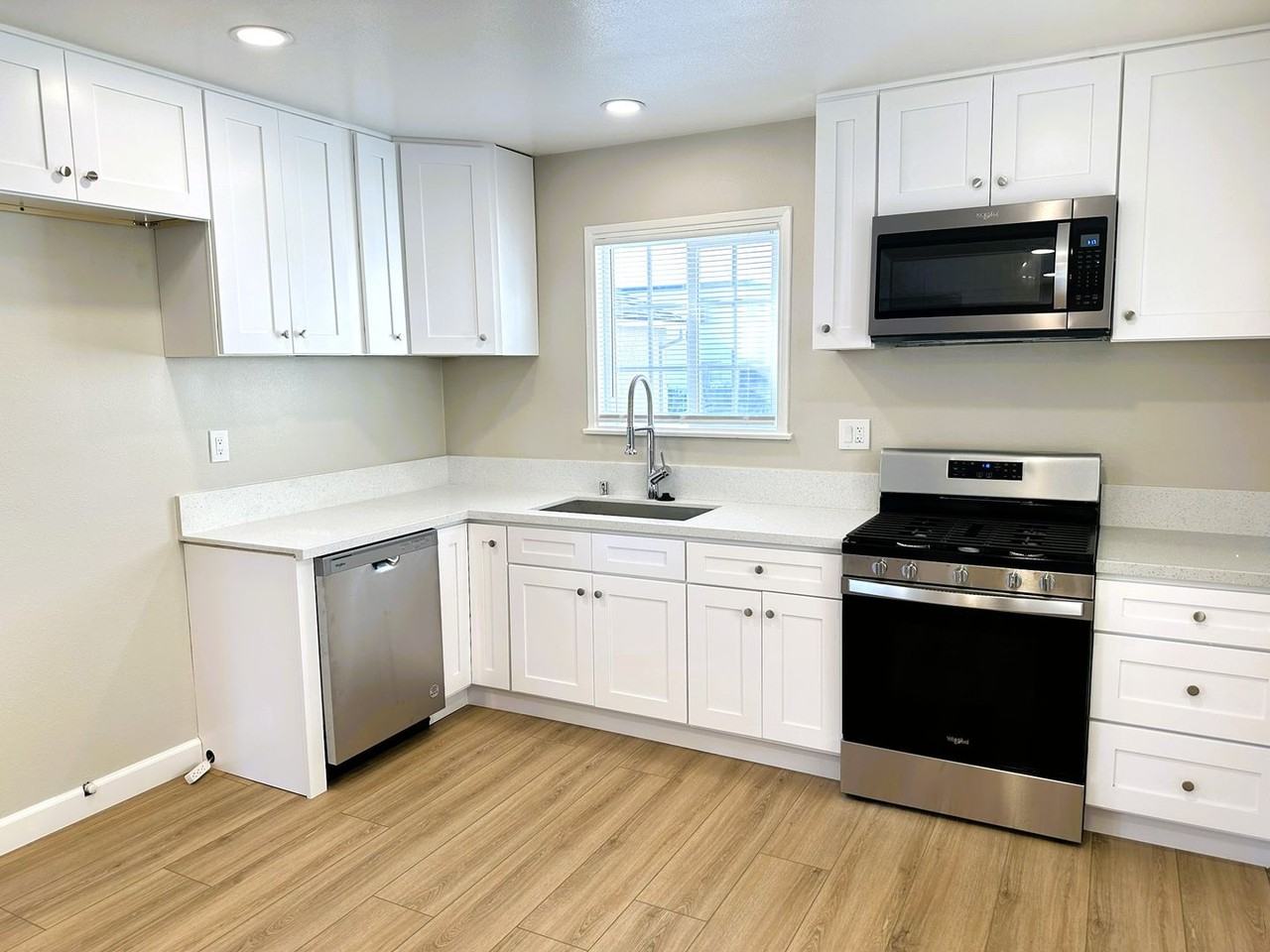 14352 Flallon Ave - Photo 3 of 12