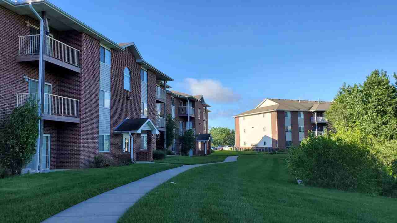 1604 Grandview Ave - Photo 2 of 20