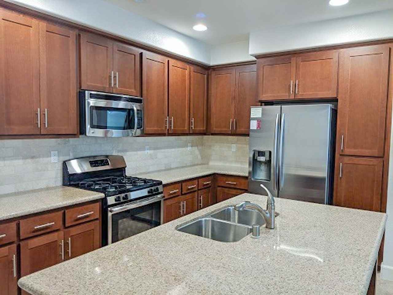 1672 Lee Way - Photo 2 of 11